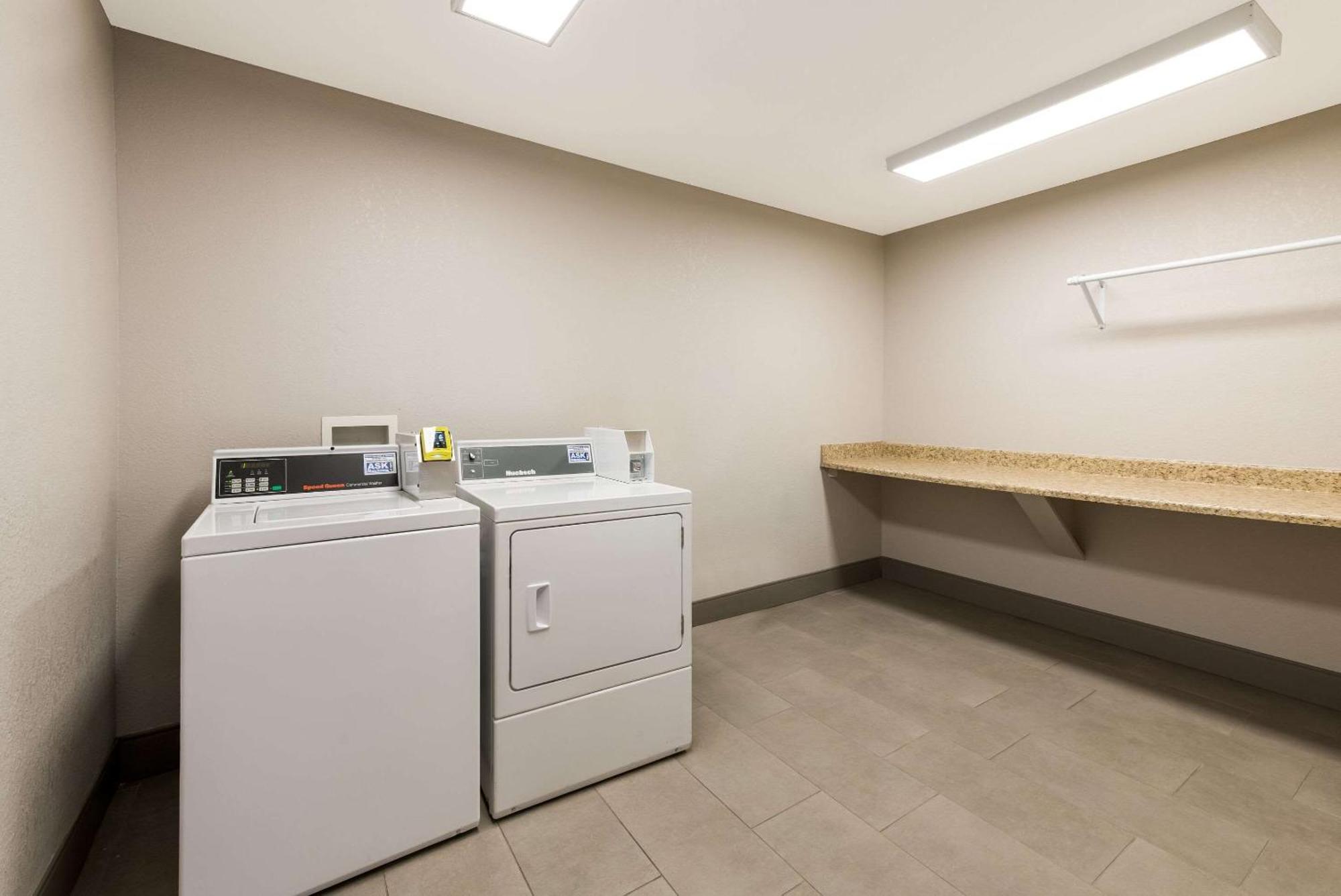 Country Inn & Suites By Radisson, Wichita East, Ks Екстериор снимка