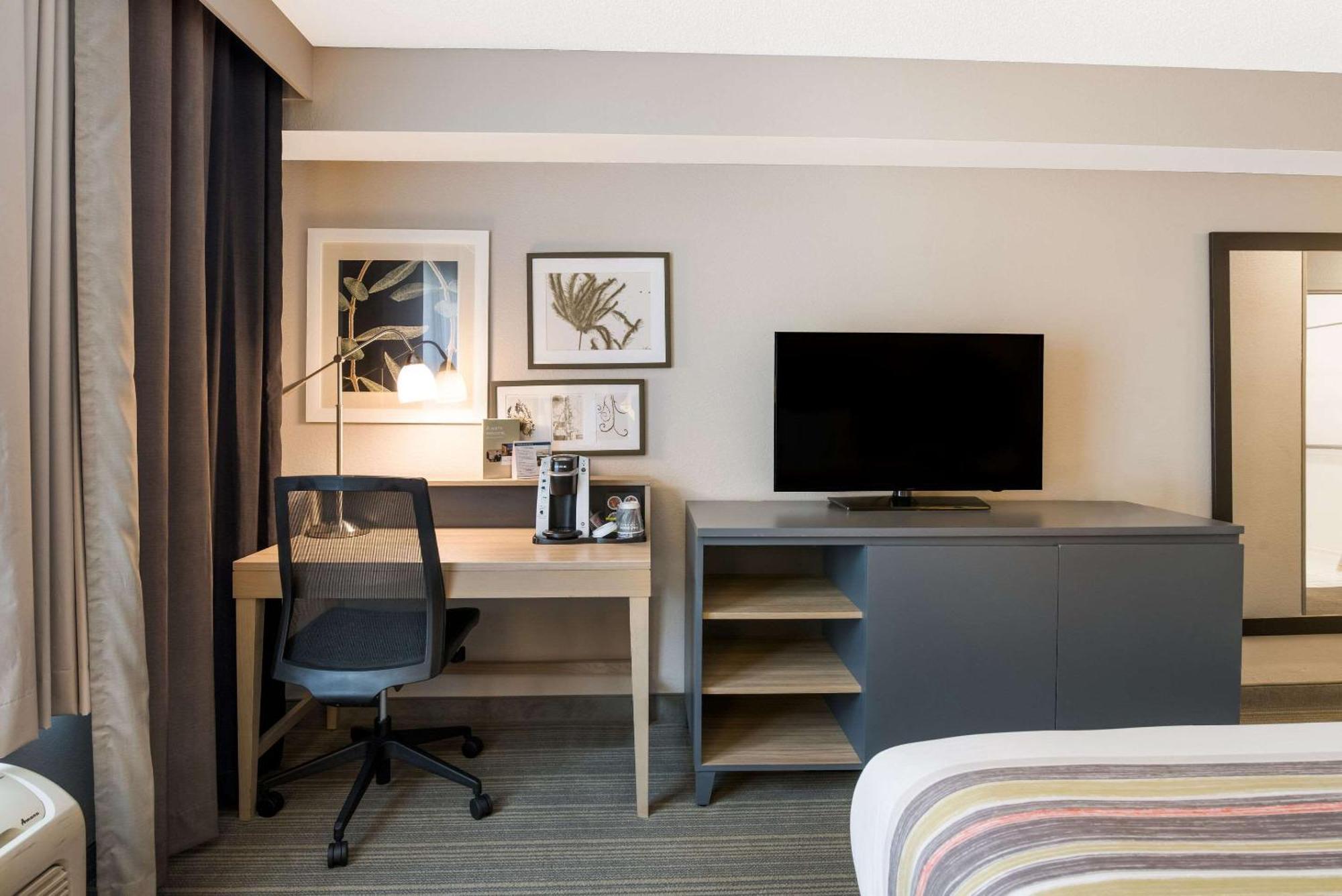 Country Inn & Suites By Radisson, Wichita East, Ks Екстериор снимка