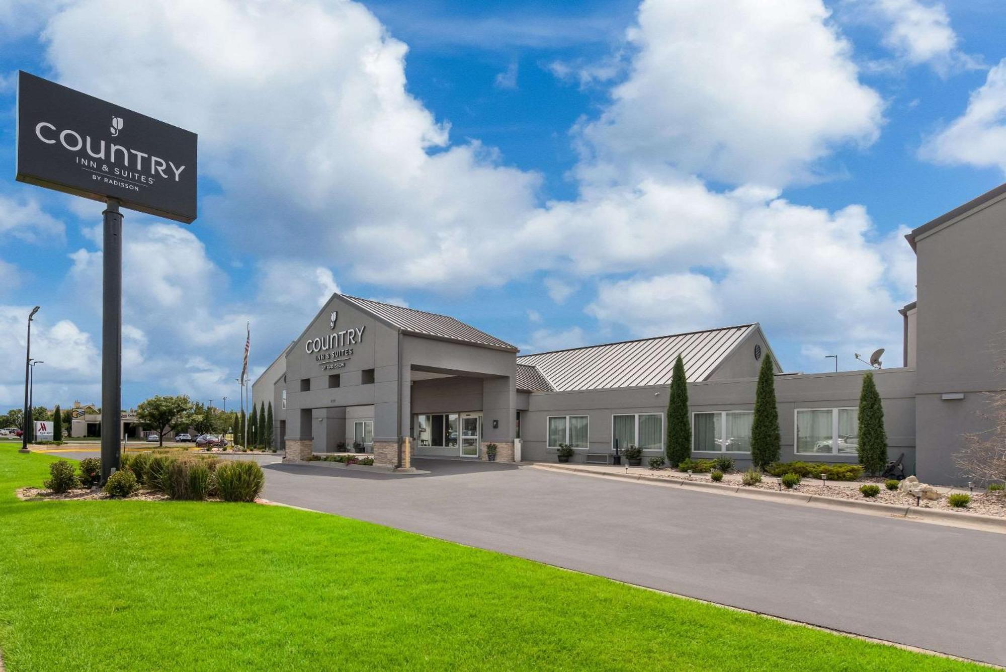 Country Inn & Suites By Radisson, Wichita East, Ks Екстериор снимка