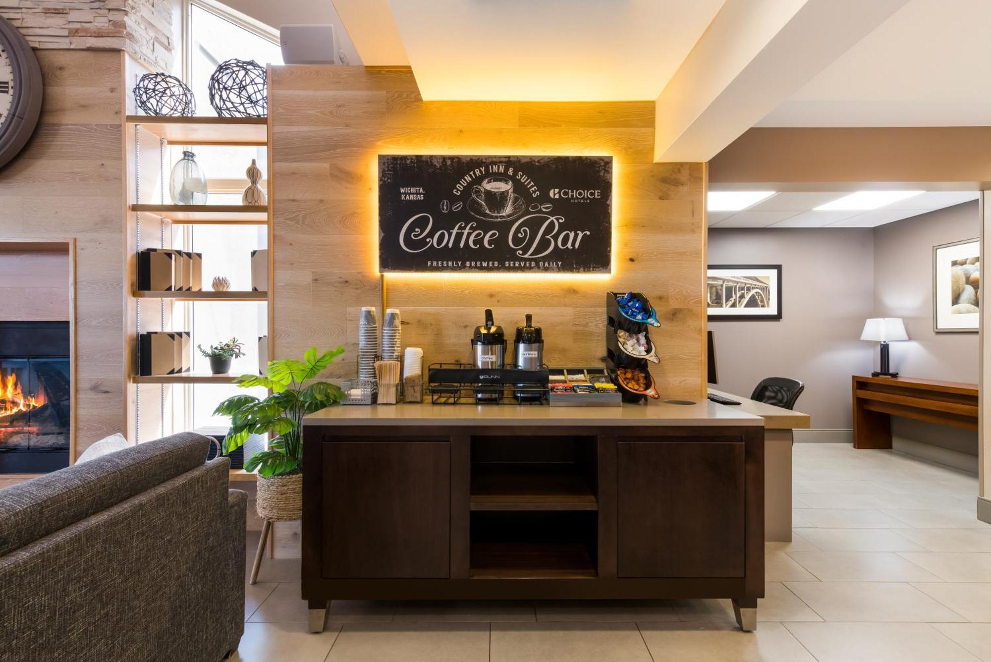 Country Inn & Suites By Radisson, Wichita East, Ks Екстериор снимка