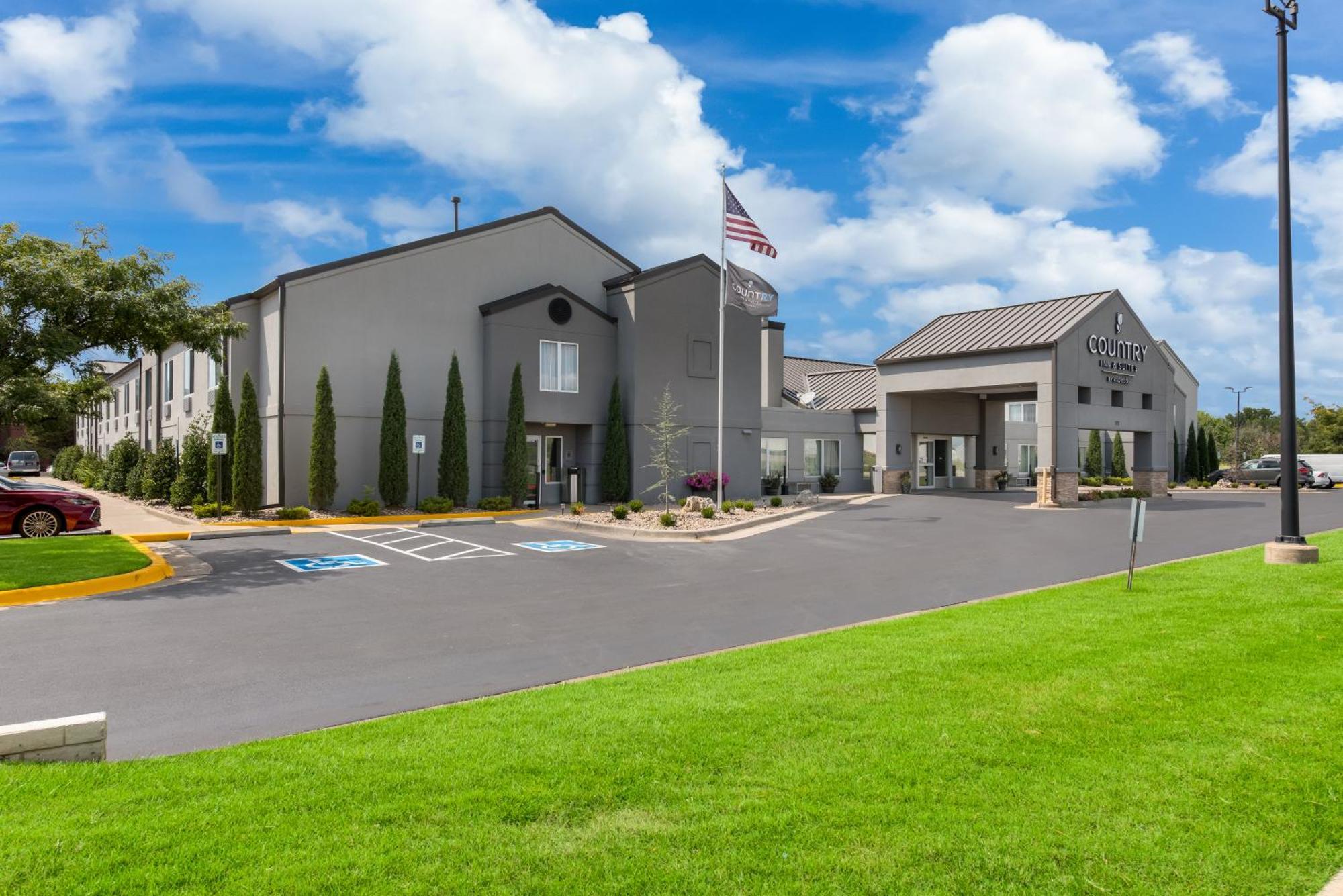Country Inn & Suites By Radisson, Wichita East, Ks Екстериор снимка